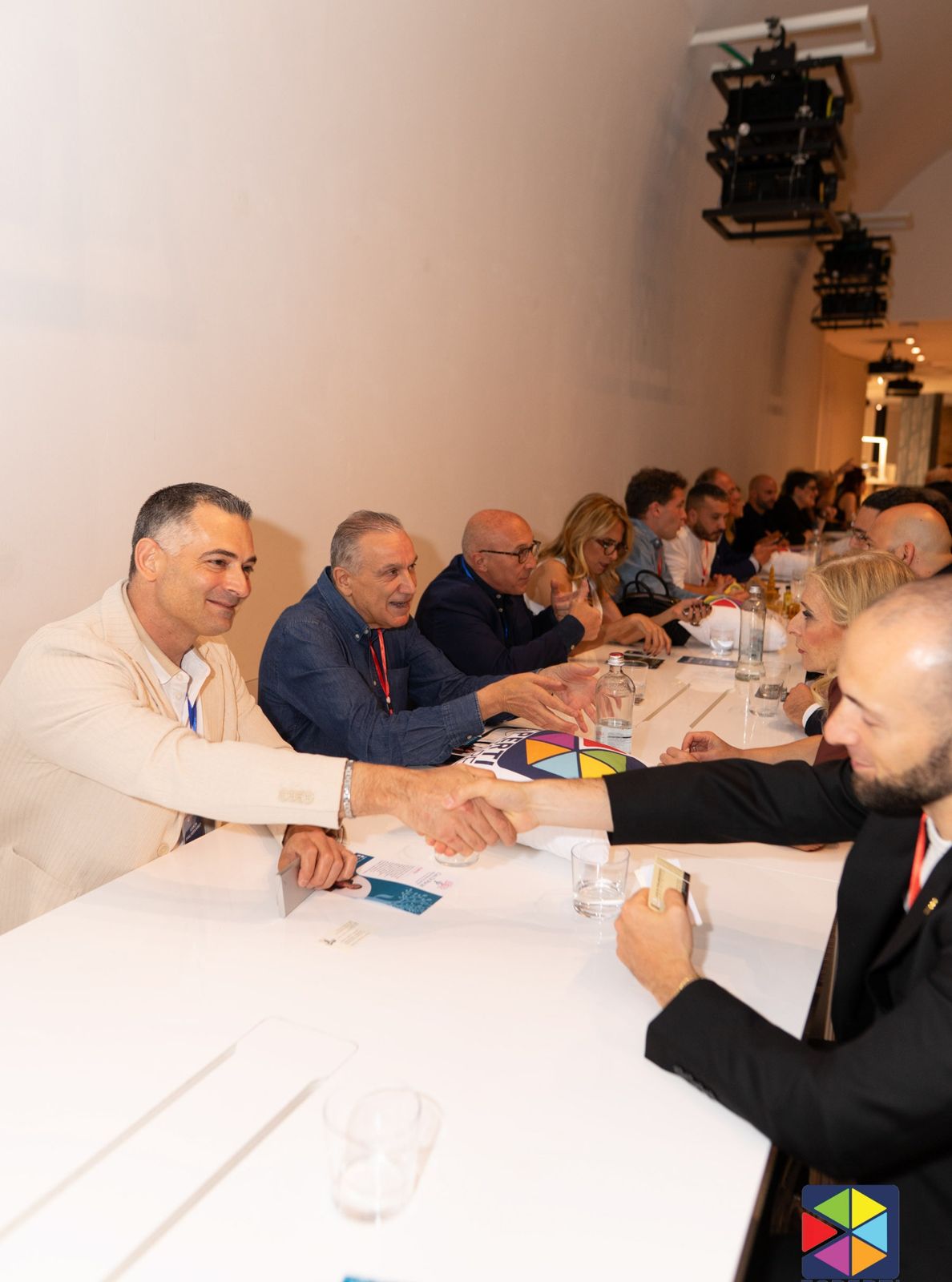 Il tavolo lungo dello speed date